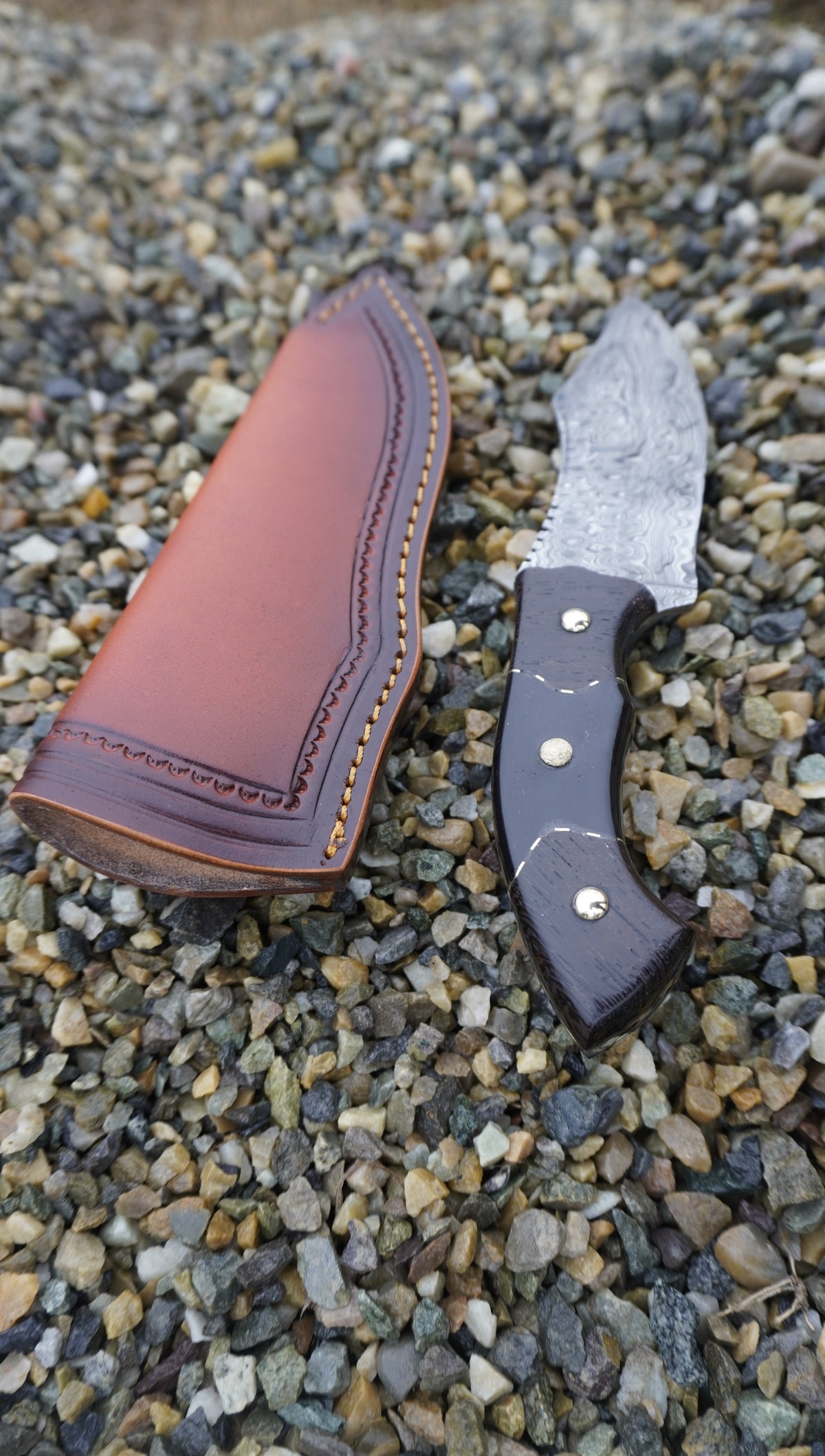 Damascus Steel Fixed Blade Hunting Knife with Beautiful Leather Sheath