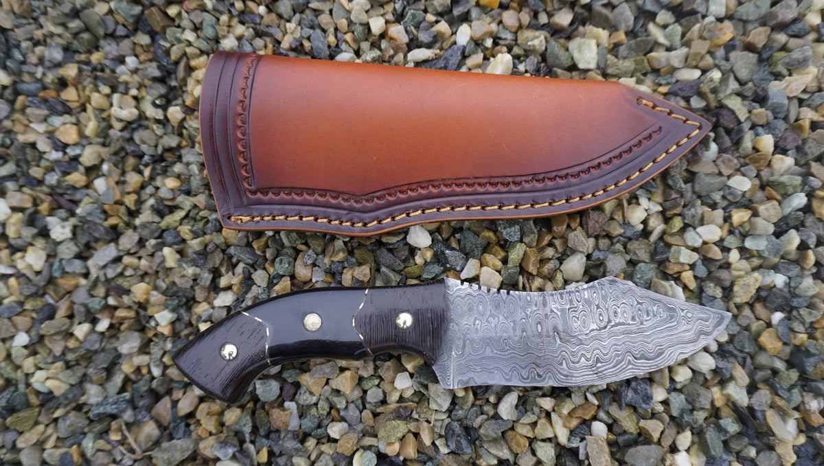 Damascus Steel Fixed Blade Hunting Knife with Beautiful Leather Sheath